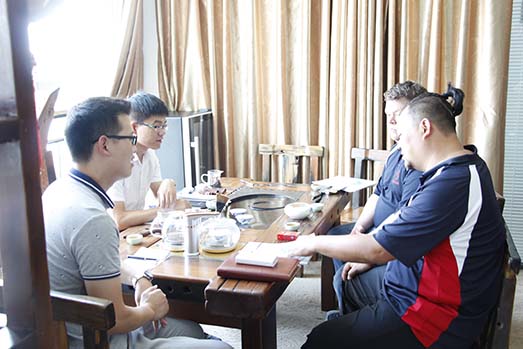 澳大利亚客户来我公司进行考察学习
